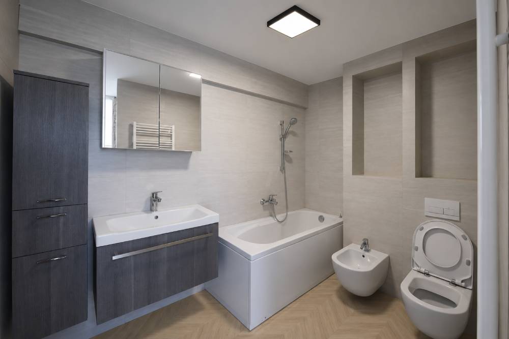 Plafon pătrat LED în baie
