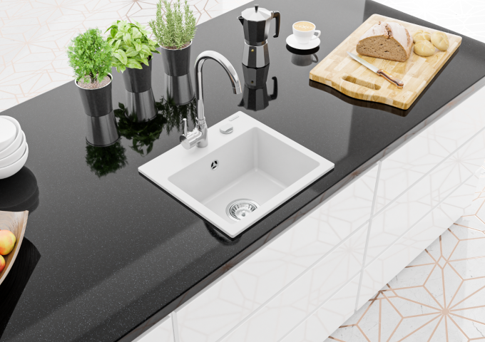 Baterii de bucătărie sub fereastră