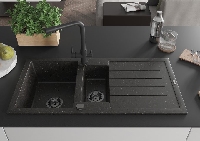 Baterii de bucătărie pe blat negre