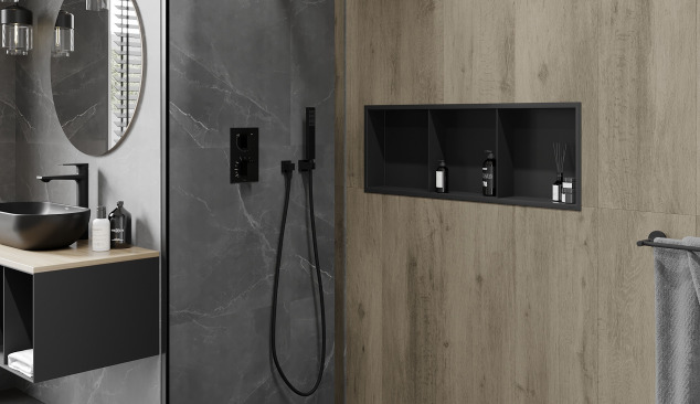 Baie industrială cu raft încorporat sub duș