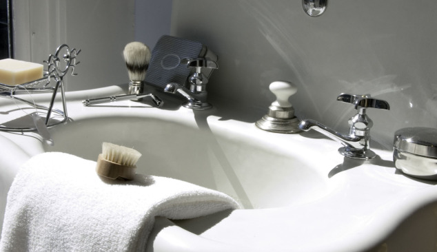 Semipostamente - element decorativ în băi mari și mici