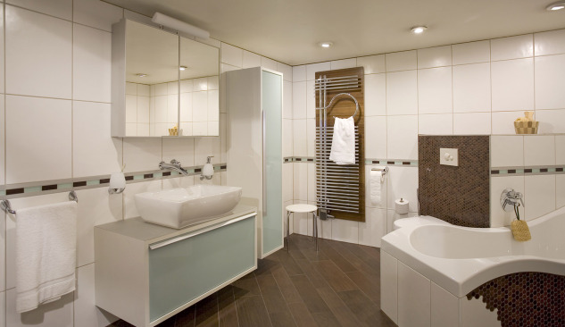 Dimensiunea și iluminarea dulapului cu oglindă