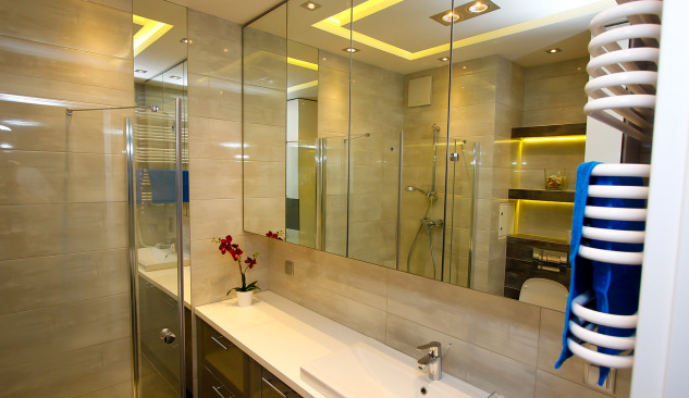 Dulapuri de colț pentru baie în stiluri diverse