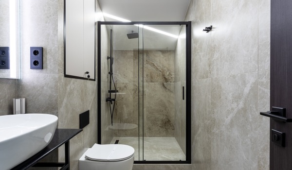 Duș fără cădiță, care sunt dezavantajele și avantajele sale?