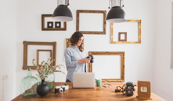 Pereți la modă în living - idei pentru finisare și decorare