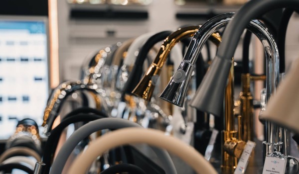 Deschidem un nou showroom în Katowice — vezi dotările băilor pe viu!