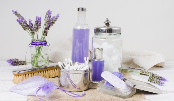Cum să te asiguri că baia ta miroase plăcut? Note aromatice și metode practice