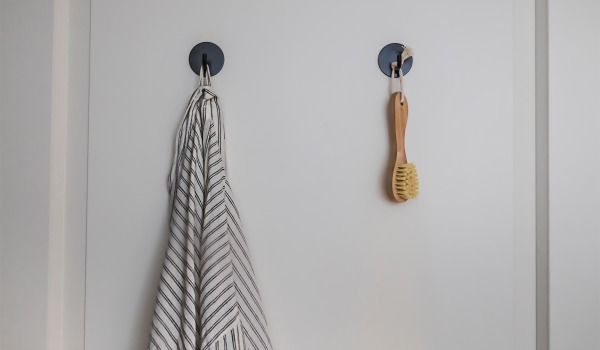 Cum să montezi accesoriile de baie cu ventuze, astfel încât să nu cadă?