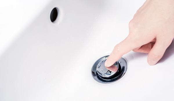 Cum funcționează un dop click-clack?