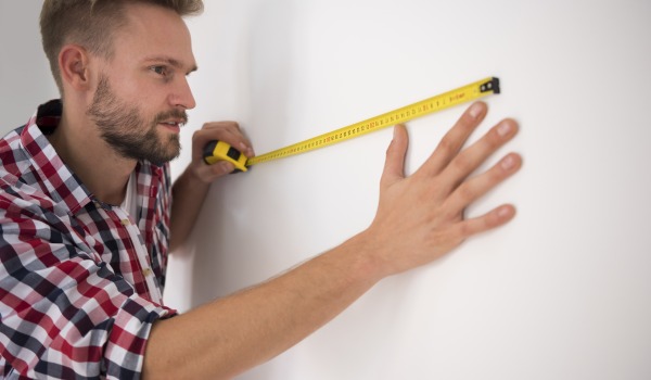 Cum să calculați cantitatea de plăci pentru un perete?